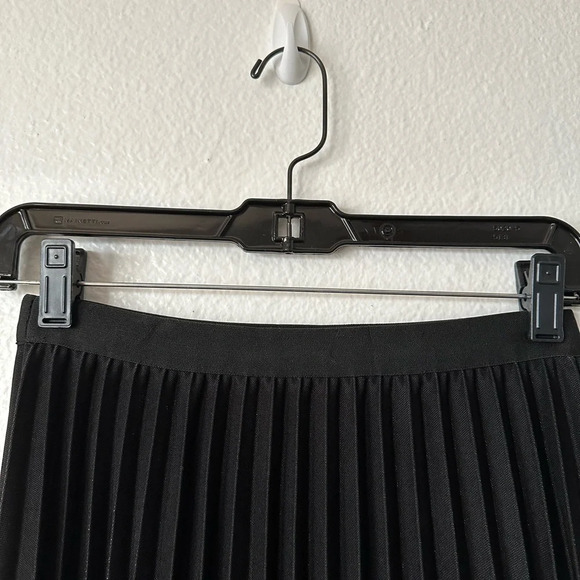 Black Pleated Elastic Waist Skirt Brand New - Picture 4 of 6